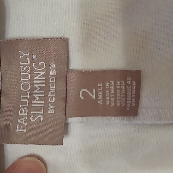 Chicos Fabulously Slimming pullon pants with snakeskin look size 2 - Picture 4 of 8